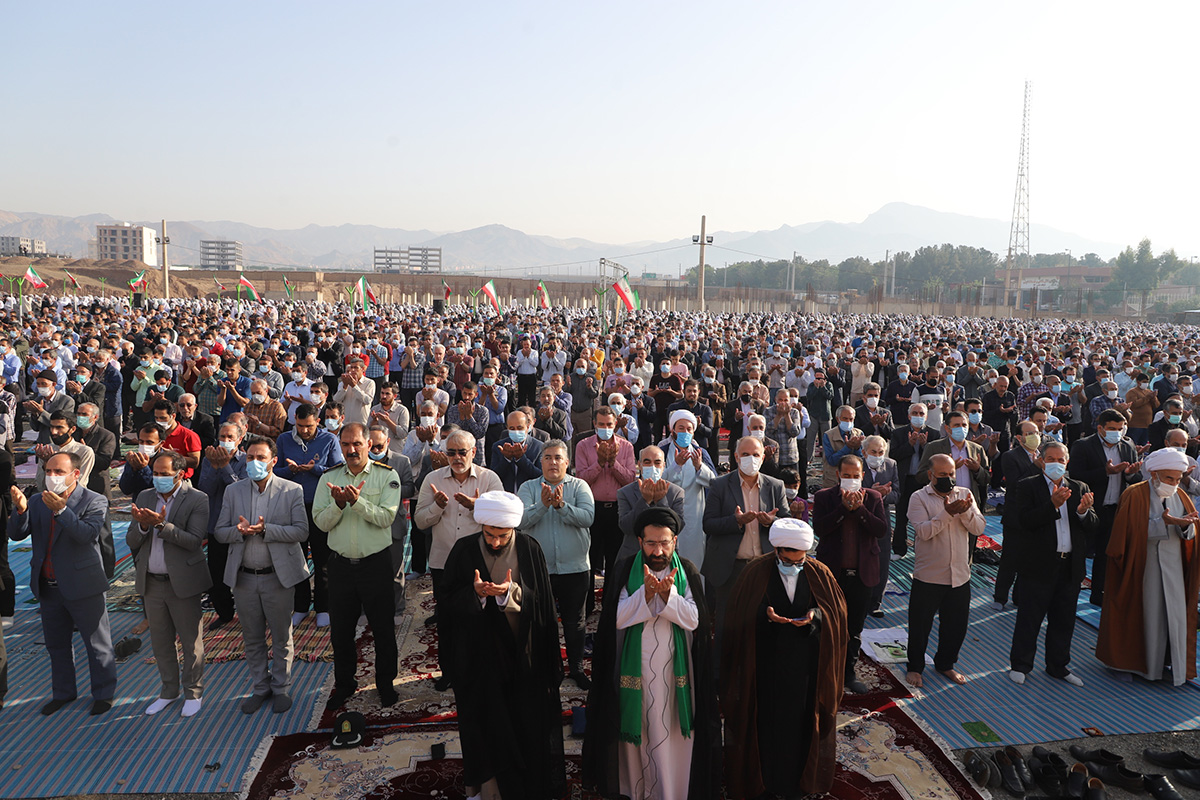 اقامه با شکوه نماز عید فطر در شهر قیامدشت