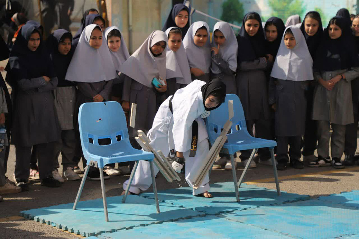 برپایی المپیاد ورزشی درون مدرسه ای در مدرسه کاوه آهنگر شهر قیامدشت توسط شهرداری قیامدشت   با مشارکت اداره آموزش و پرورش ناحیه یک شهرری 