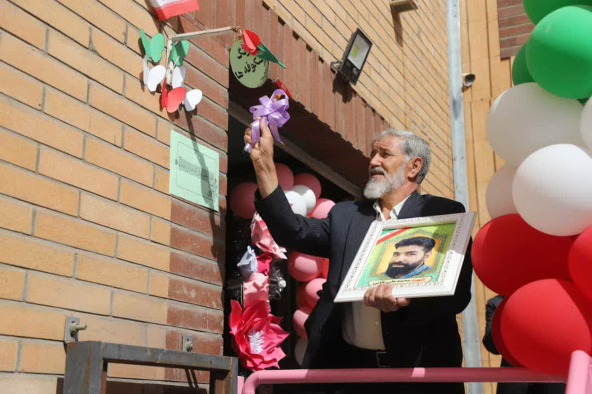 نواخته شدن زنگ  جشن شکوفه ها  در مدرسه حضرت مریم شهر قیامدشت با حضور خانواده شهید بالایی از شهدای جنگ ۱۲ روزه